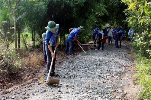 Волонтёрская акция «Синее лето» в отдалённых районах провинции Даклак - ảnh 4